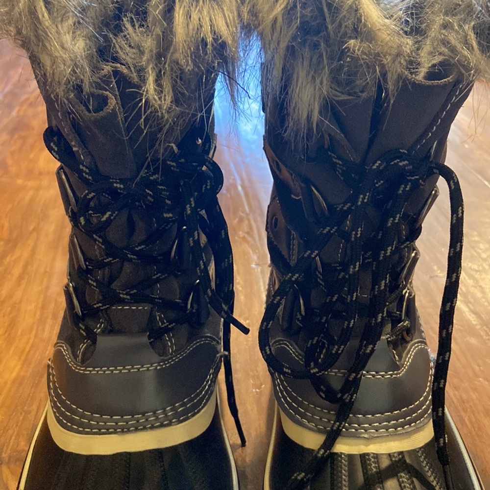 Outbound ladies size 7 boots - Picture 5 of 5